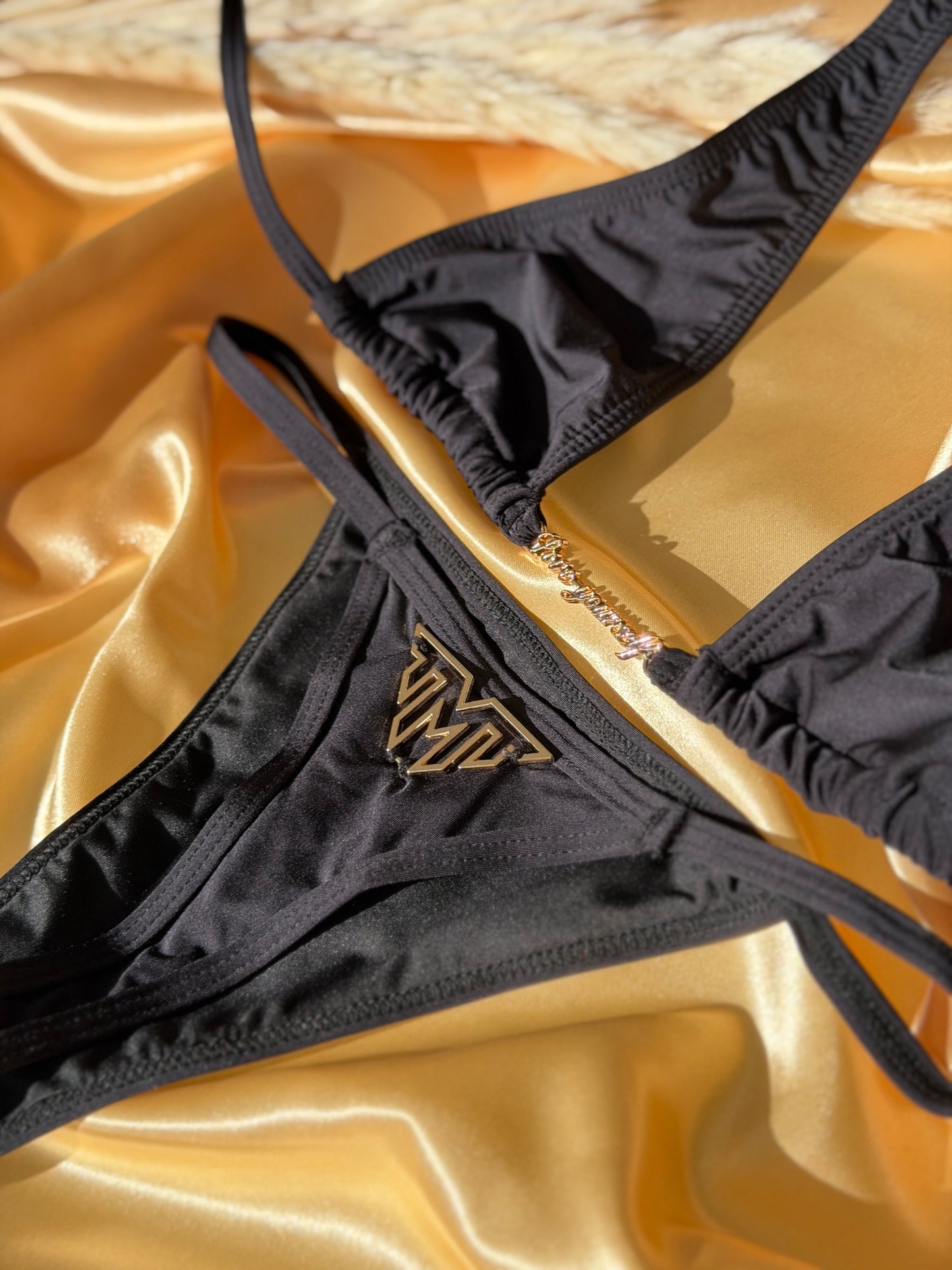 Bas maillot Love-yourself ( TANGA )